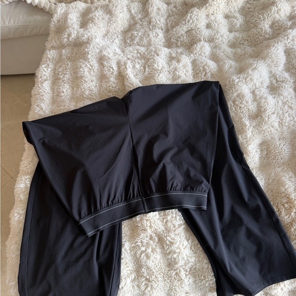 ALO Yoga Charcoal Gray Track Pants - Picture 4 of 5